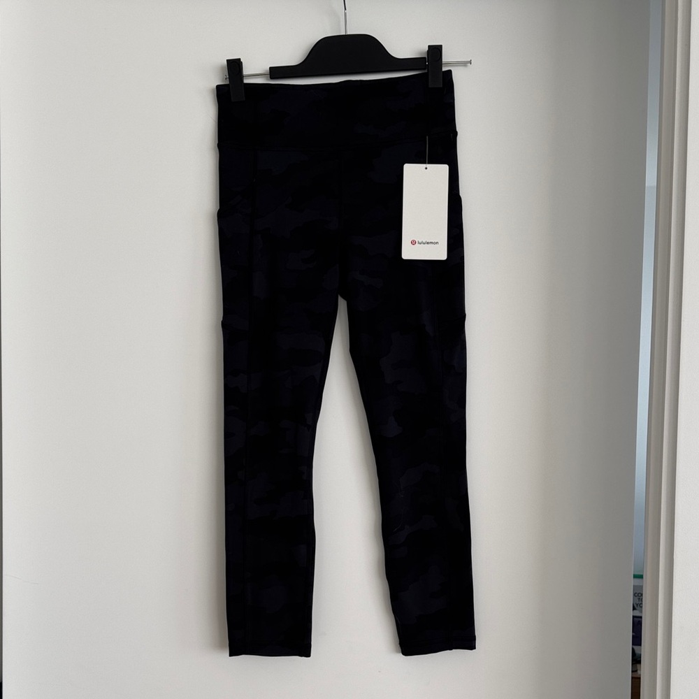 Lululemon invigorate hr crop leggings in black camo size 6